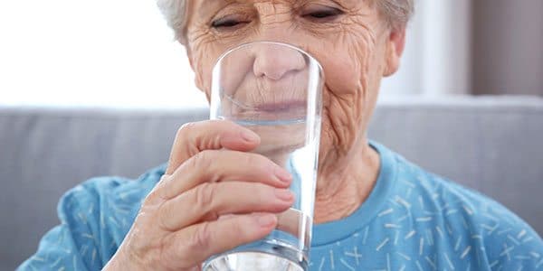 Wie Trinken gegen altersbedingte Beschwerden hilft 2