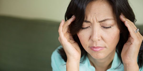 Hormonschwankungen: Ein Faktor, der zu Kopfschmerzen beiträgt