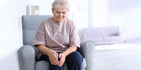 Warum Arthrose häufig bei älteren Frauen auftritt