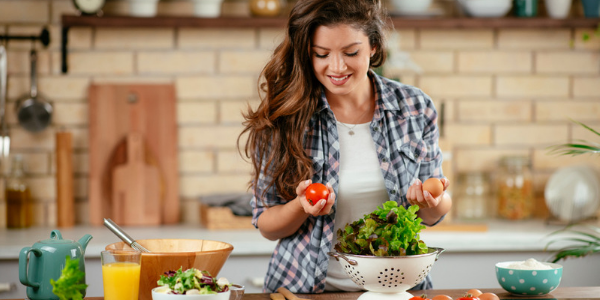 Keto vs. Chrono-Diät: Wie die Ernährung Wechseljahrsbeschwerden beeinflussen kann