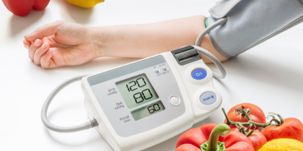 15 Möglichkeiten, Ihren Blutdruck auf natürliche Weise zu verbessern