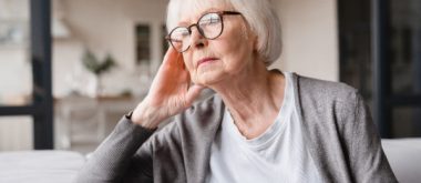 Haben Frauen, die eine frühe Menopause erleben und spät mit einer Hormontherapie beginnen, ein erhöhtes Alzheimer-Risiko?