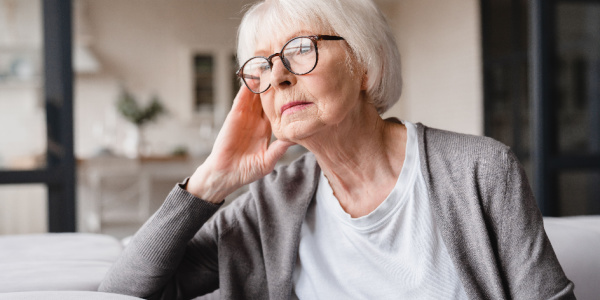 Haben Frauen, die eine frühe Menopause erleben und spät mit einer Hormontherapie beginnen, ein erhöhtes Alzheimer-Risiko?