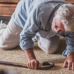 Eine positive Einstellung zum Älterwerden bei über 60-Jährigen führt zu einer besseren Genesung nach einem Sturz