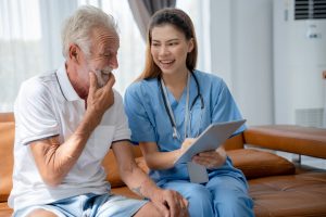 Eine positive Einstellung zum Älterwerden bei über 60-Jährigen führt zu einer besseren Genesung nach einem Sturz 1