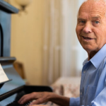 Das Erlernen eines Musikinstruments im Alter von über 70 Jahren könnte helfen, das Gedächtnis zu schützen