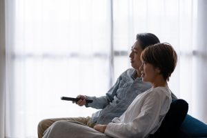 Häufiges Fernsehen in der Lebensmitte steht mit Veränderungen der Gehirnstruktur im Alter in Verbindung 1